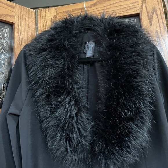 Bisou Bisou Black Coat/Duster with Removable Fur Collar - Picture 8 of 12